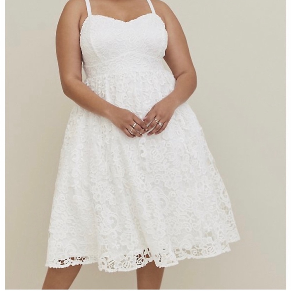 Torrid Wedding Dress Crochet  Knee Length Tea Dress White Tulle Full Skirt: 2